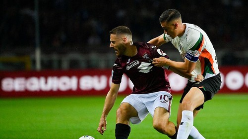 Jay Idzes Tersandung Handball, Venezia Gagal Menang Atas Torino