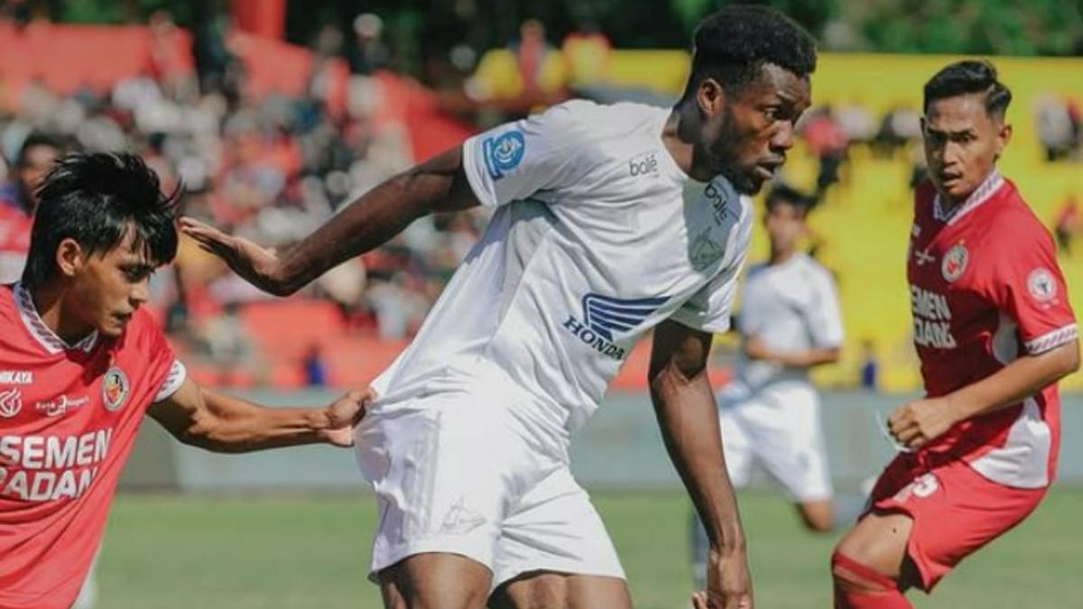 SEMEN PADANG VS PSM MAKASSAR Duel